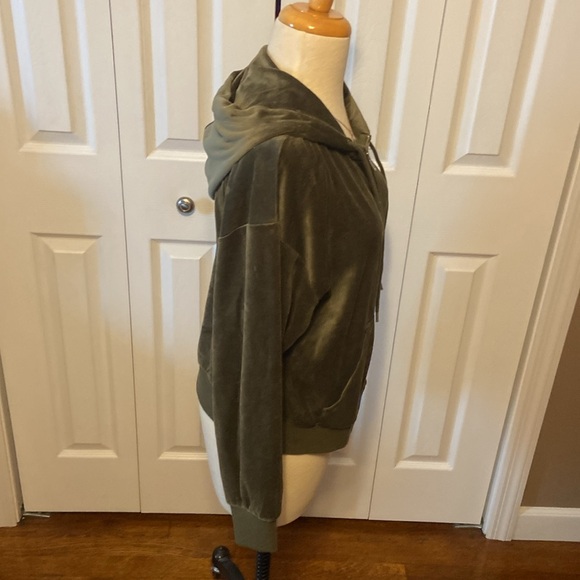 NWT Green Velour hooded sweatshirt size s - Picture 2 of 7